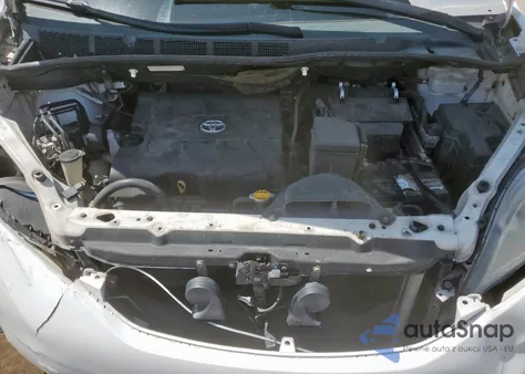 2011 Toyota Sienna Xle z USA, uszkodzony, nr VIN 5TDYK3DC9BS058577